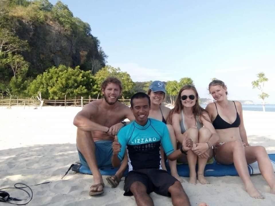 Feby'S Homestay Ekas Exteriör bild