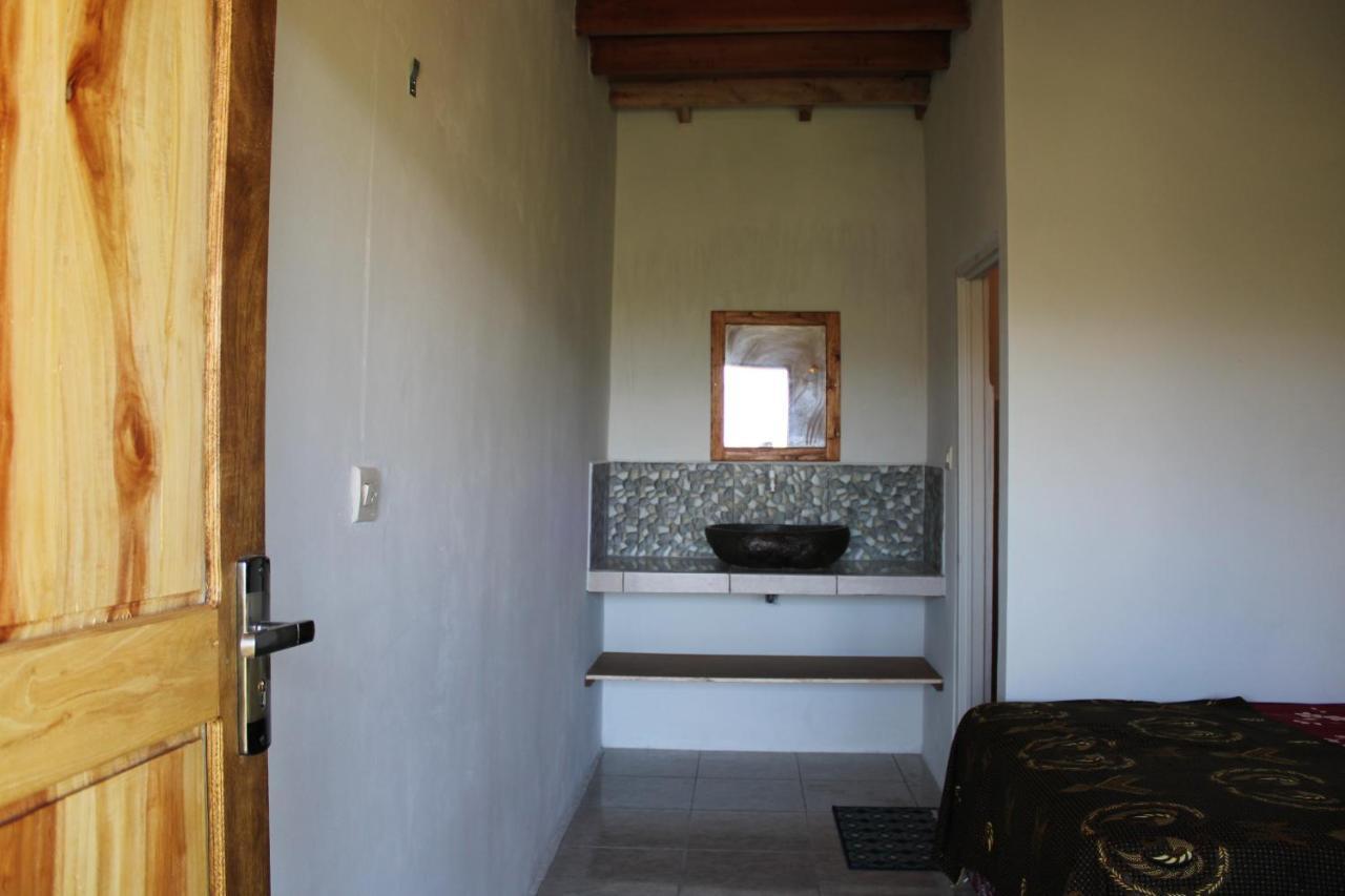 Feby'S Homestay Ekas Exteriör bild